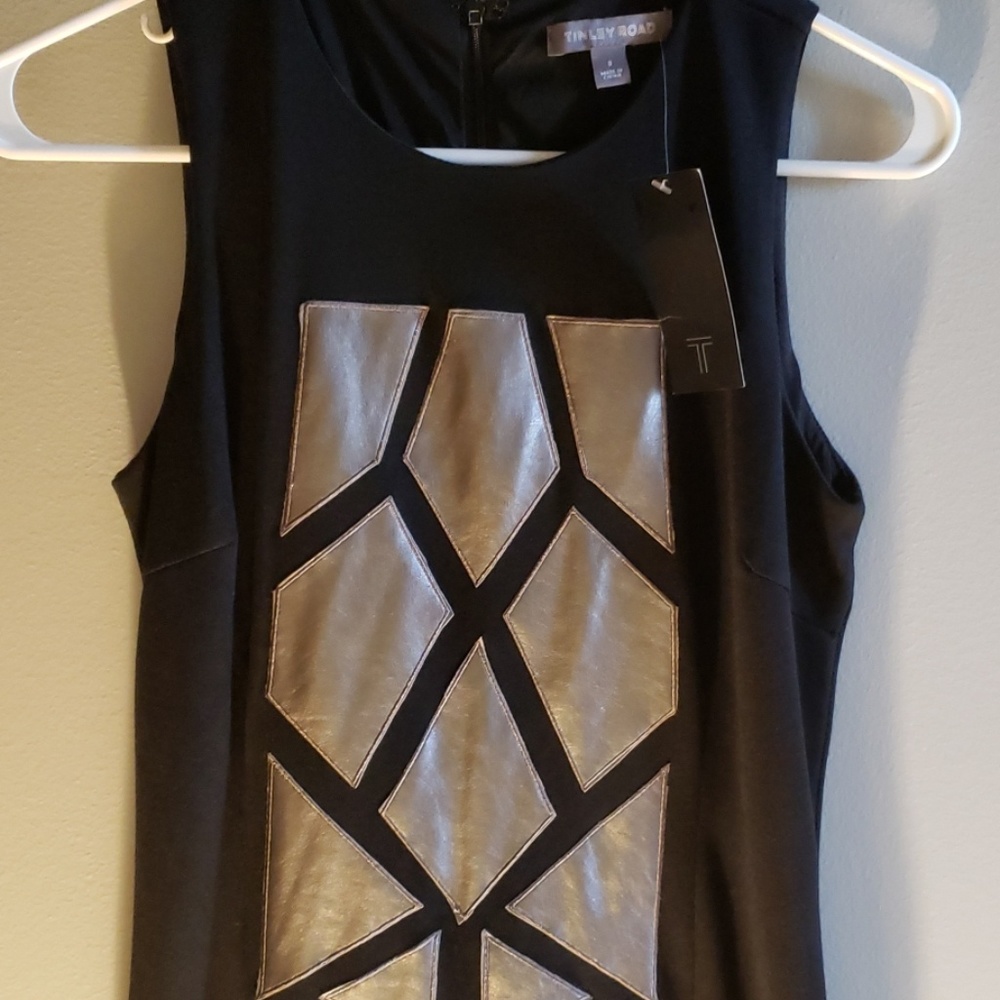 Tinley Road Black/Metallic geo print dress